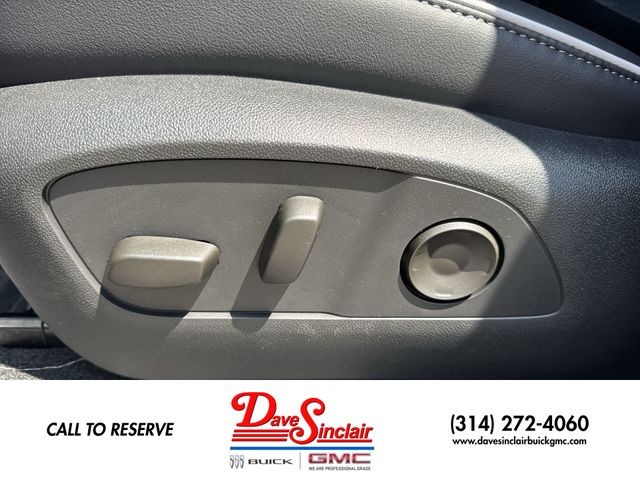 Buick Enclave Vehicle Full-screen Gallery Image 12