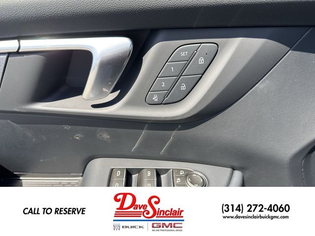 Buick Enclave Vehicle Full-screen Gallery Image 13