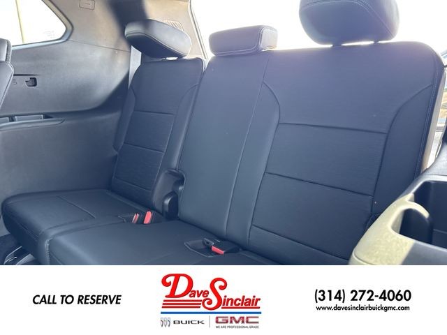 Buick Enclave Vehicle Full-screen Gallery Image 23