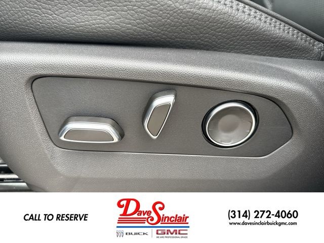 GMC Yukon XL Vehicle Full-screen Gallery Image 12