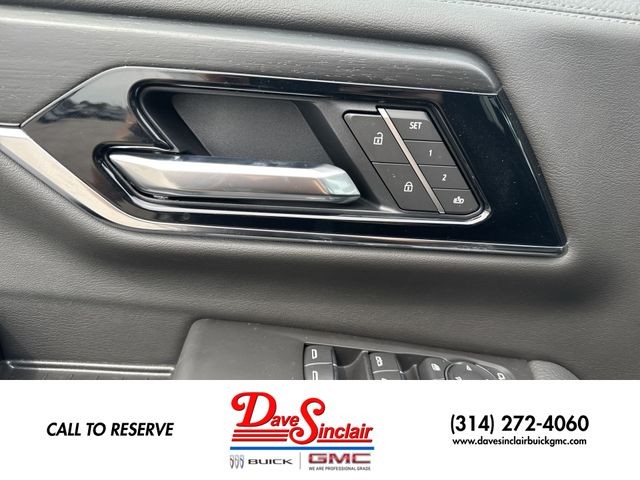 GMC Yukon XL Vehicle Full-screen Gallery Image 13