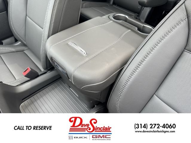 GMC Yukon XL Vehicle Full-screen Gallery Image 21