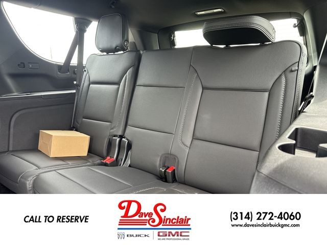 GMC Yukon XL Vehicle Full-screen Gallery Image 24