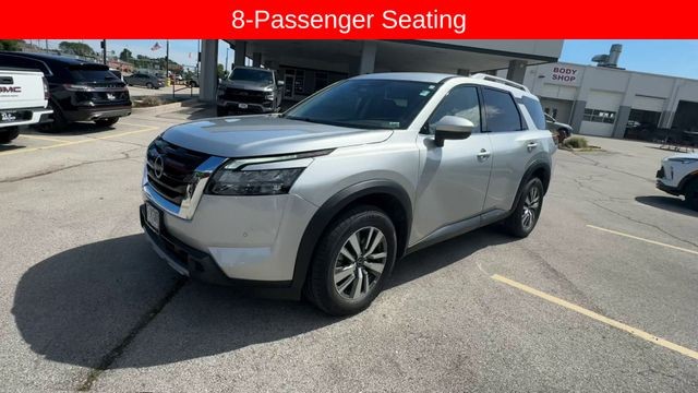 Nissan Pathfinder Vehicle Full-screen Gallery Image 05