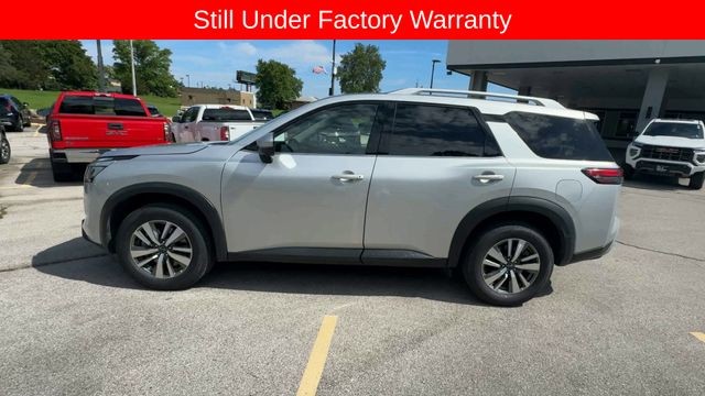 Nissan Pathfinder Vehicle Full-screen Gallery Image 06