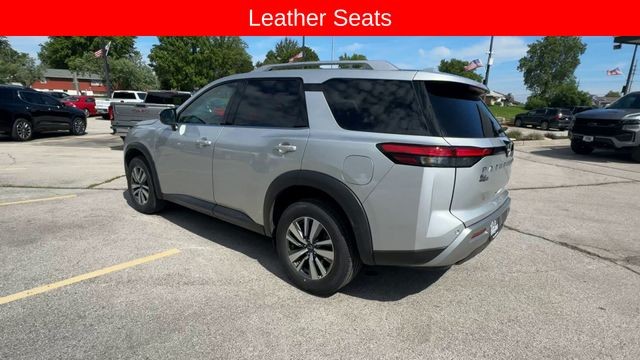 Nissan Pathfinder Vehicle Full-screen Gallery Image 07
