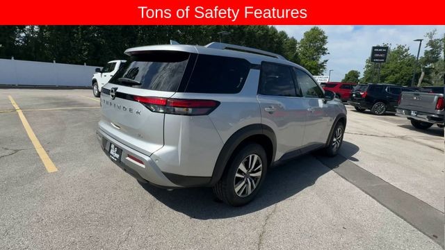 Nissan Pathfinder Vehicle Full-screen Gallery Image 10
