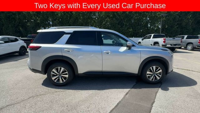 Nissan Pathfinder Vehicle Full-screen Gallery Image 11
