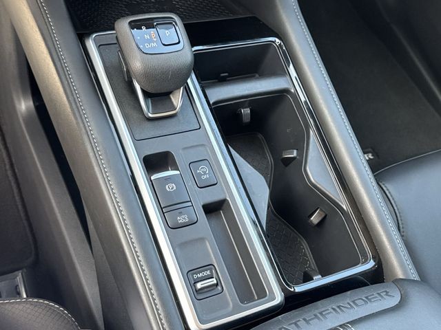 Nissan Pathfinder Vehicle Full-screen Gallery Image 20