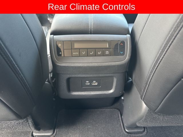Nissan Pathfinder Vehicle Full-screen Gallery Image 25