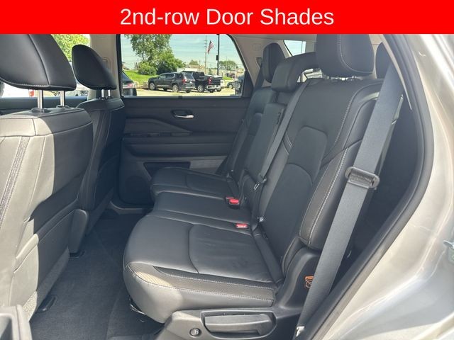 Nissan Pathfinder Vehicle Full-screen Gallery Image 28