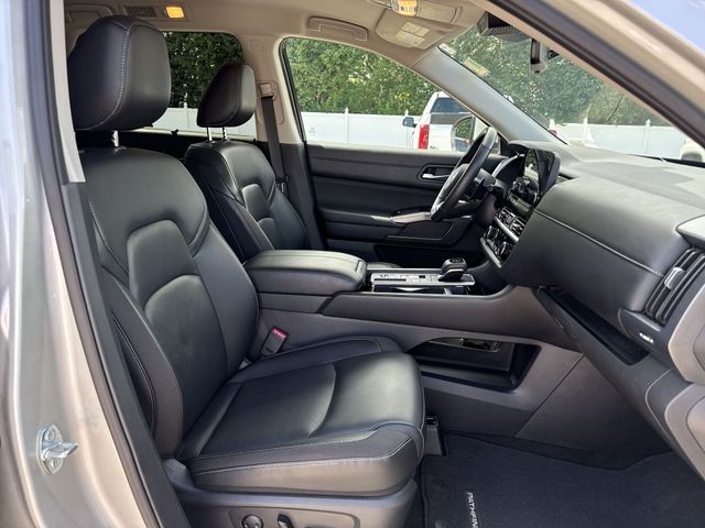 Nissan Pathfinder Vehicle Full-screen Gallery Image 31