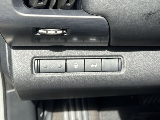 Nissan Pathfinder Vehicle Full-screen Gallery Image 38