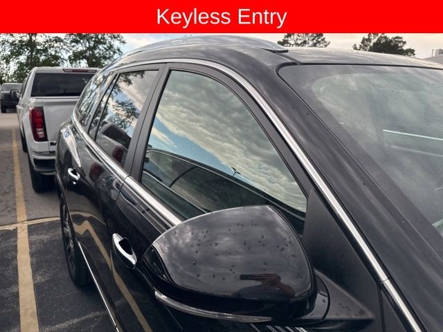 Buick Enclave Vehicle Full-screen Gallery Image 10