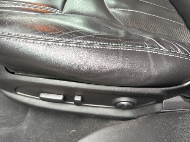 Buick Enclave Vehicle Full-screen Gallery Image 21