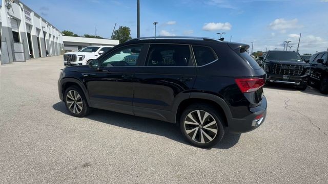 Volkswagen Taos Vehicle Full-screen Gallery Image 07