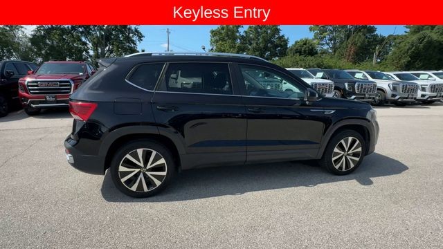 Volkswagen Taos Vehicle Full-screen Gallery Image 11