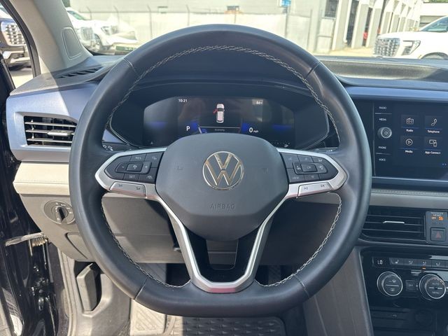 Volkswagen Taos Vehicle Full-screen Gallery Image 14