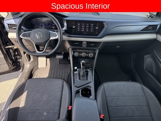Volkswagen Taos Vehicle Full-screen Gallery Image 23