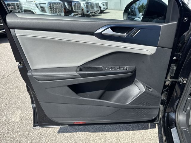 Volkswagen Taos Vehicle Full-screen Gallery Image 25