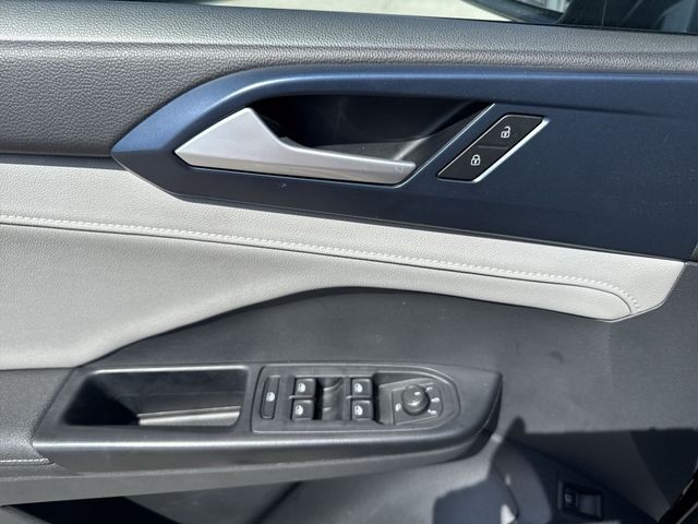 Volkswagen Taos Vehicle Full-screen Gallery Image 26