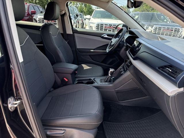 Volkswagen Taos Vehicle Full-screen Gallery Image 30