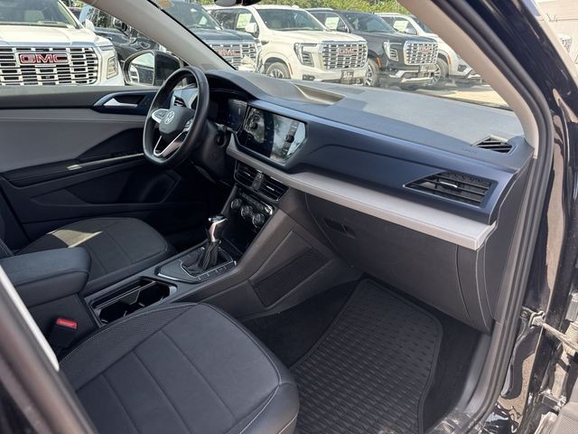Volkswagen Taos Vehicle Full-screen Gallery Image 31