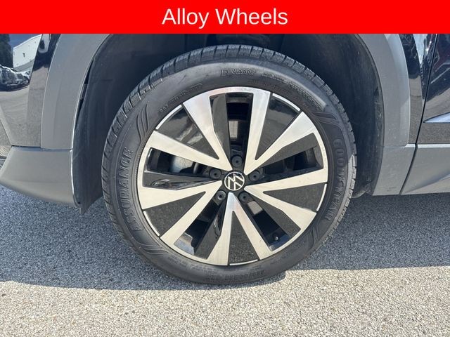 Volkswagen Taos Vehicle Full-screen Gallery Image 35