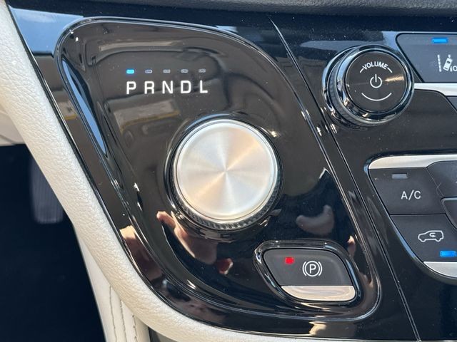 Chrysler Pacifica Vehicle Full-screen Gallery Image 20