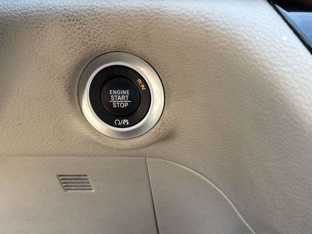 Chrysler Pacifica Vehicle Full-screen Gallery Image 21