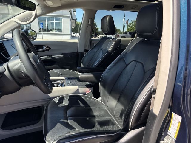 Chrysler Pacifica Vehicle Full-screen Gallery Image 24