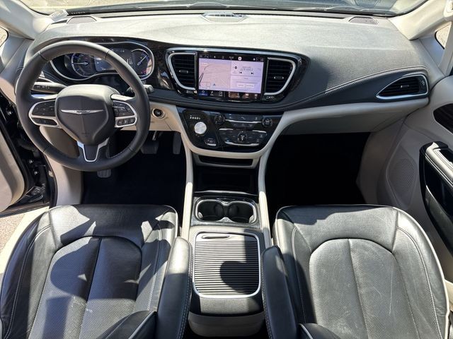 Chrysler Pacifica Vehicle Full-screen Gallery Image 25