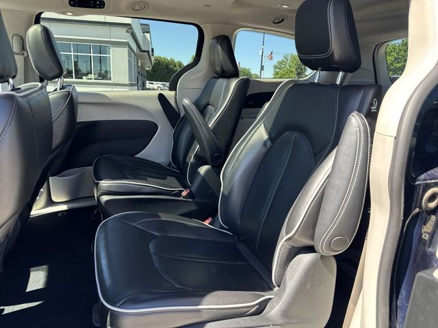 Chrysler Pacifica Vehicle Full-screen Gallery Image 28