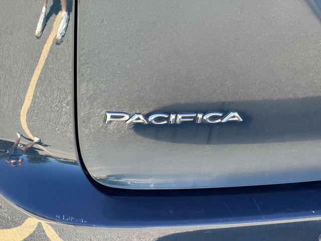 Chrysler Pacifica Vehicle Full-screen Gallery Image 35
