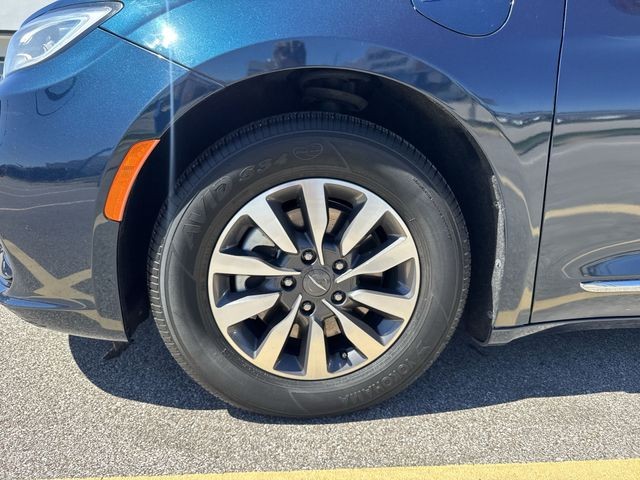 Chrysler Pacifica Vehicle Full-screen Gallery Image 36