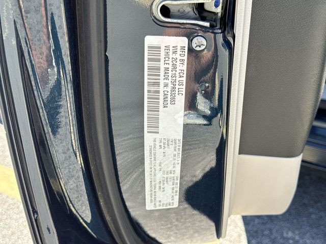 Chrysler Pacifica Vehicle Full-screen Gallery Image 37