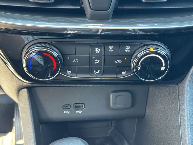 Buick Encore GX Vehicle Full-screen Gallery Image 17