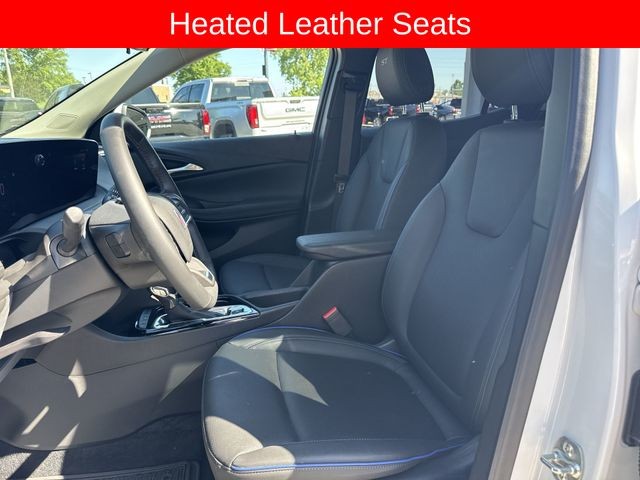Buick Encore GX Vehicle Full-screen Gallery Image 18