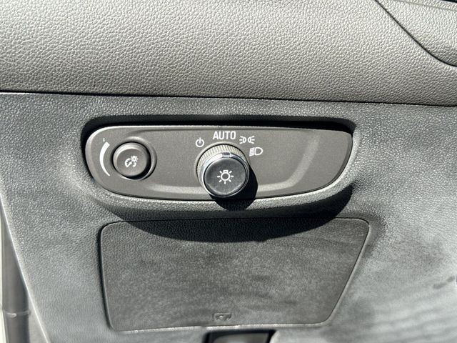 Buick Encore GX Vehicle Full-screen Gallery Image 32