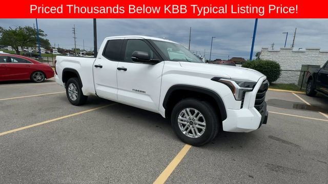 Toyota Tundra 2WD Vehicle Full-screen Gallery Image 02