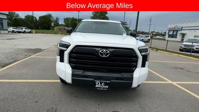 Toyota Tundra 2WD Vehicle Full-screen Gallery Image 03