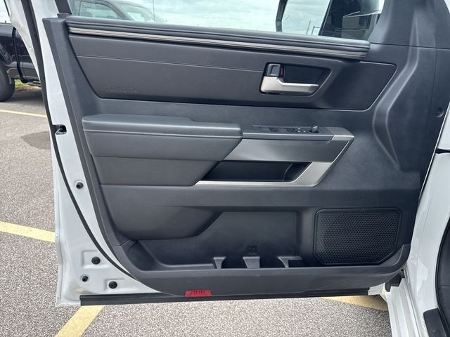 Toyota Tundra 2WD Vehicle Full-screen Gallery Image 24