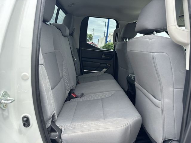 Toyota Tundra 2WD Vehicle Full-screen Gallery Image 29