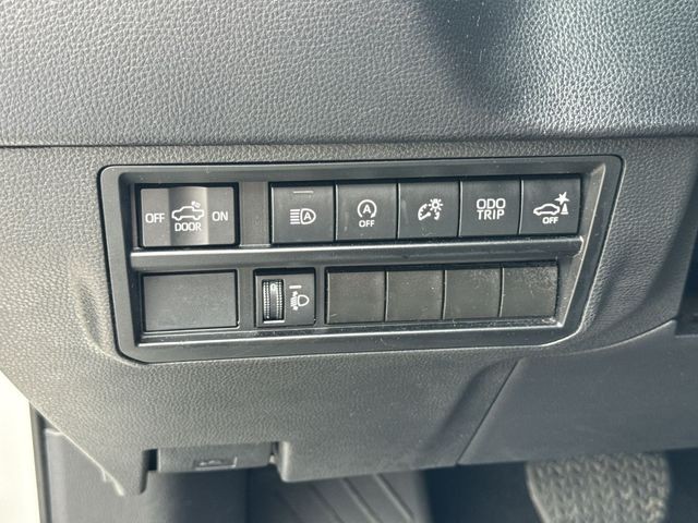 Toyota Tundra 2WD Vehicle Full-screen Gallery Image 37