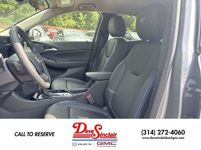 Buick Encore GX Vehicle Full-screen Gallery Image 11