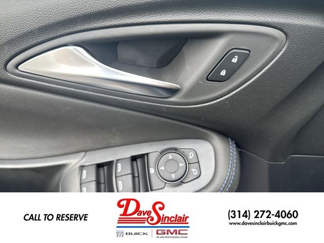 Buick Encore GX Vehicle Full-screen Gallery Image 13