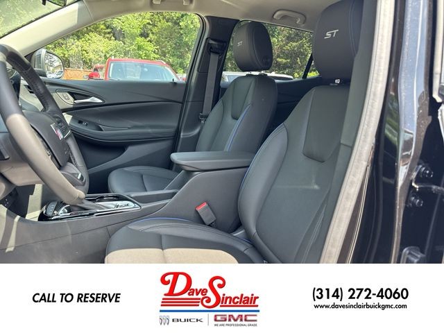 Buick Encore GX Vehicle Full-screen Gallery Image 11