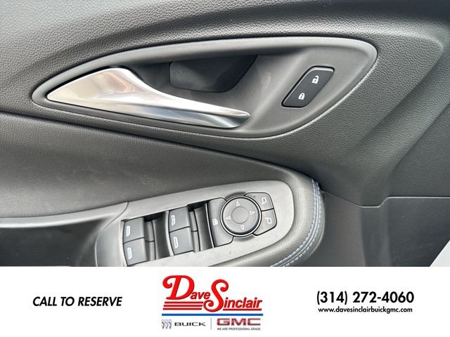 Buick Encore GX Vehicle Full-screen Gallery Image 13