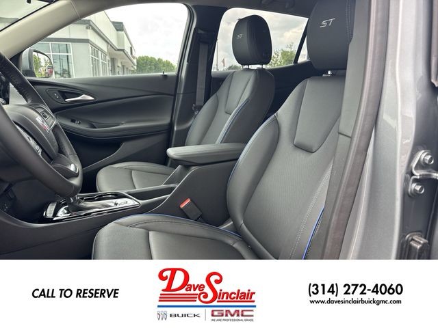 Buick Encore GX Vehicle Full-screen Gallery Image 11