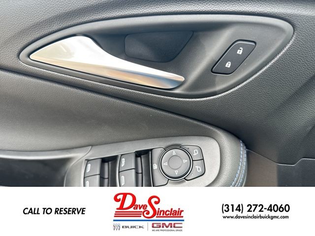 Buick Encore GX Vehicle Full-screen Gallery Image 13